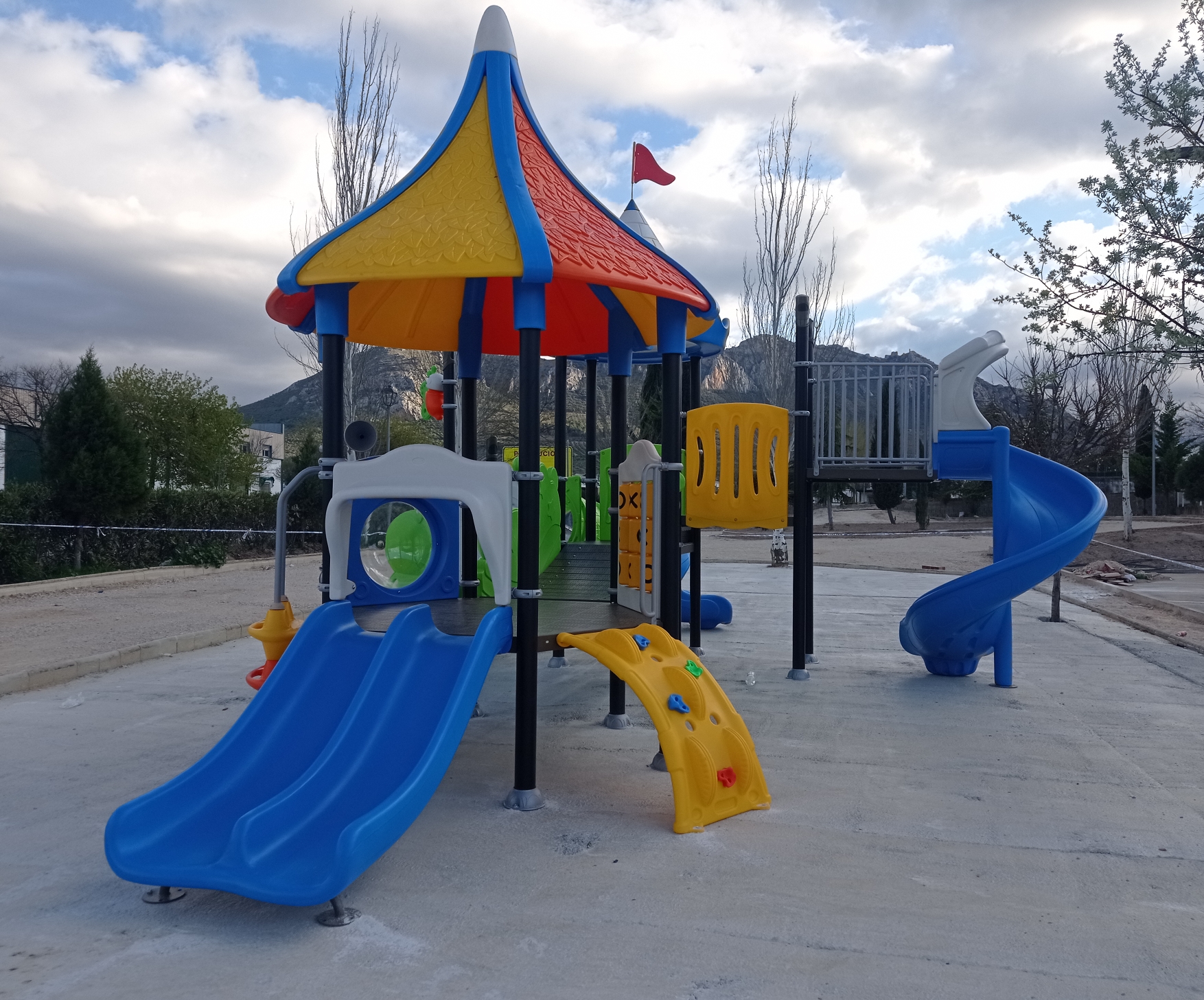 El recinto ferial ya cuenta con un nuevo parque con juegos infantiles
