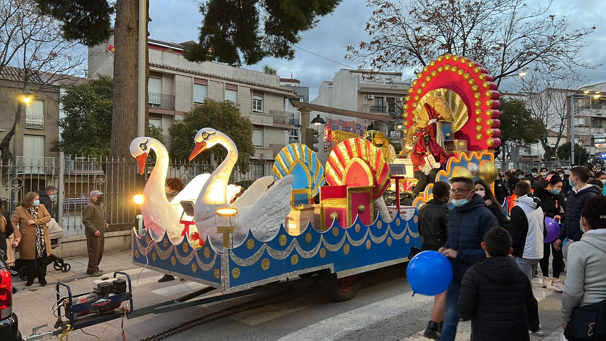 La ilusión vuelve a recorrer las calles de Jódar con la cabalgata de Reyes