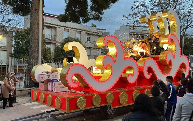 La ilusión vuelve a recorrer las calles de Jódar con la cabalgata de Reyes